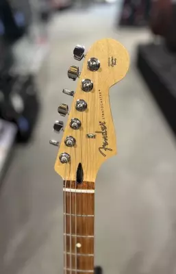 Fender - Player Stratocaster HSH Pau Ferro - Tobacco Sunburst 4